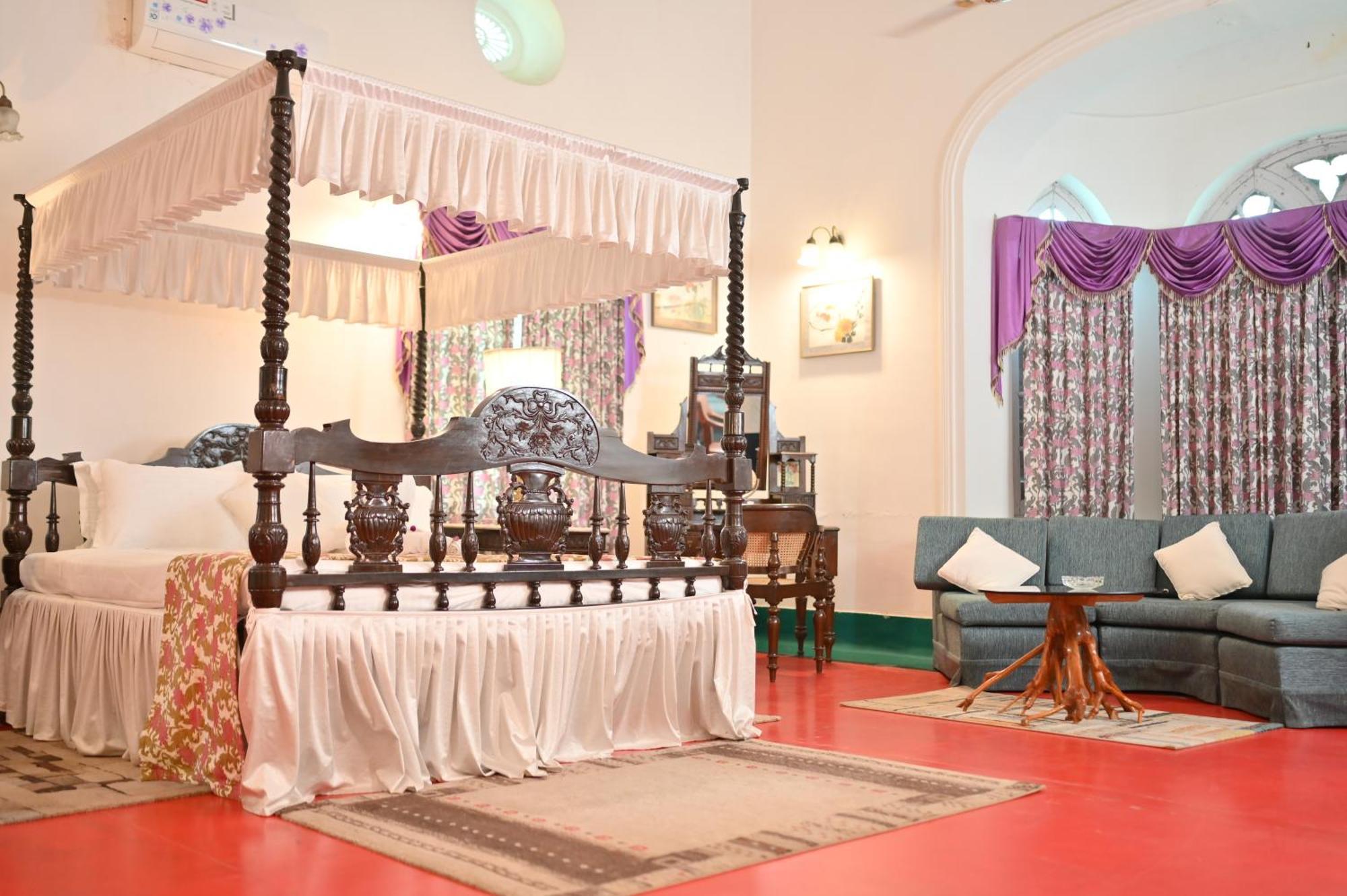 Thengal Manor Hotell Jorhāt Eksteriør bilde