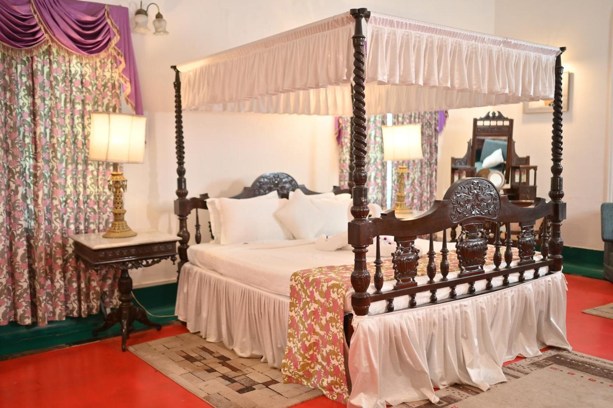 Thengal Manor Hotell Jorhāt Eksteriør bilde