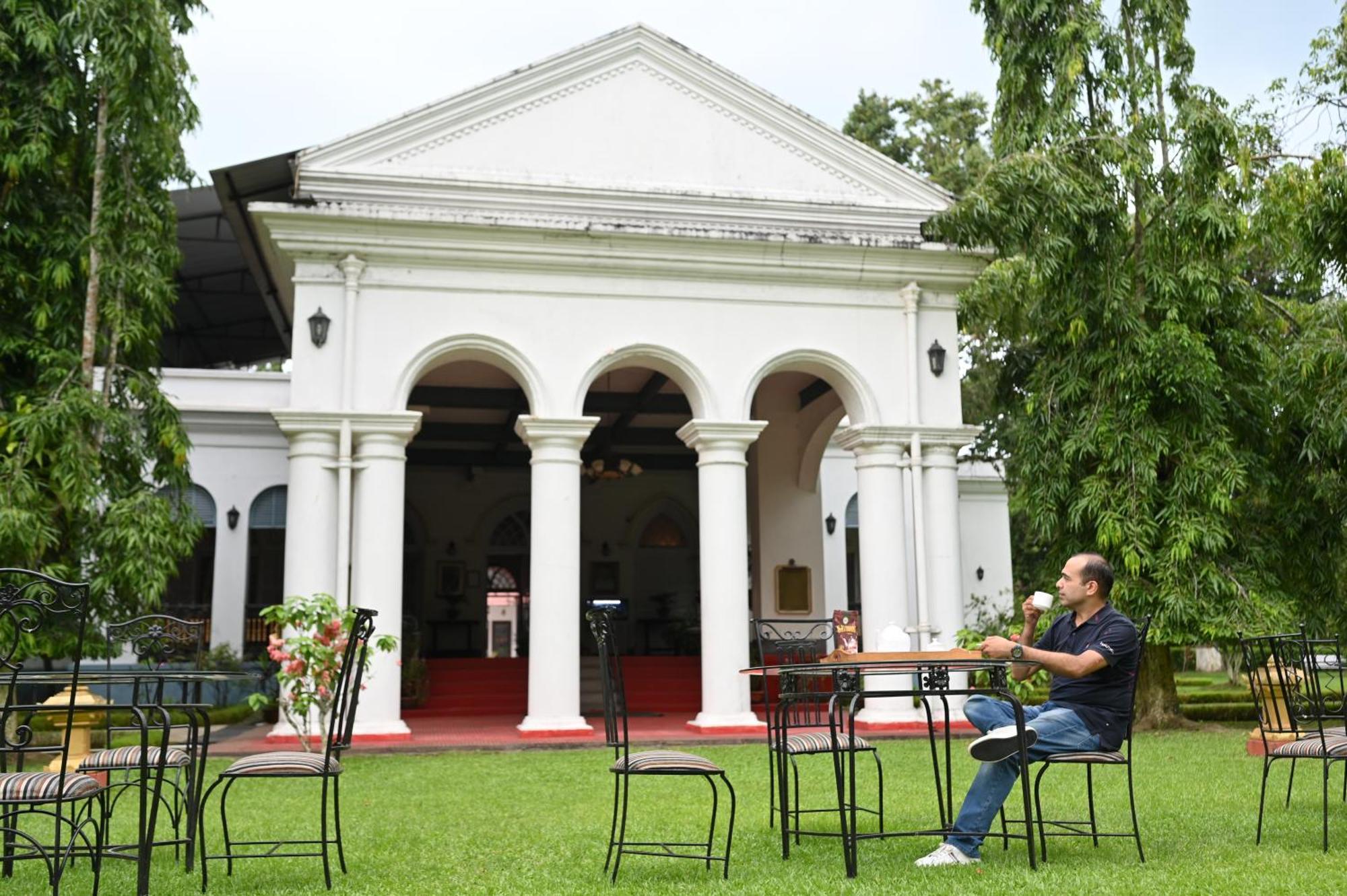 Thengal Manor Hotell Jorhāt Eksteriør bilde
