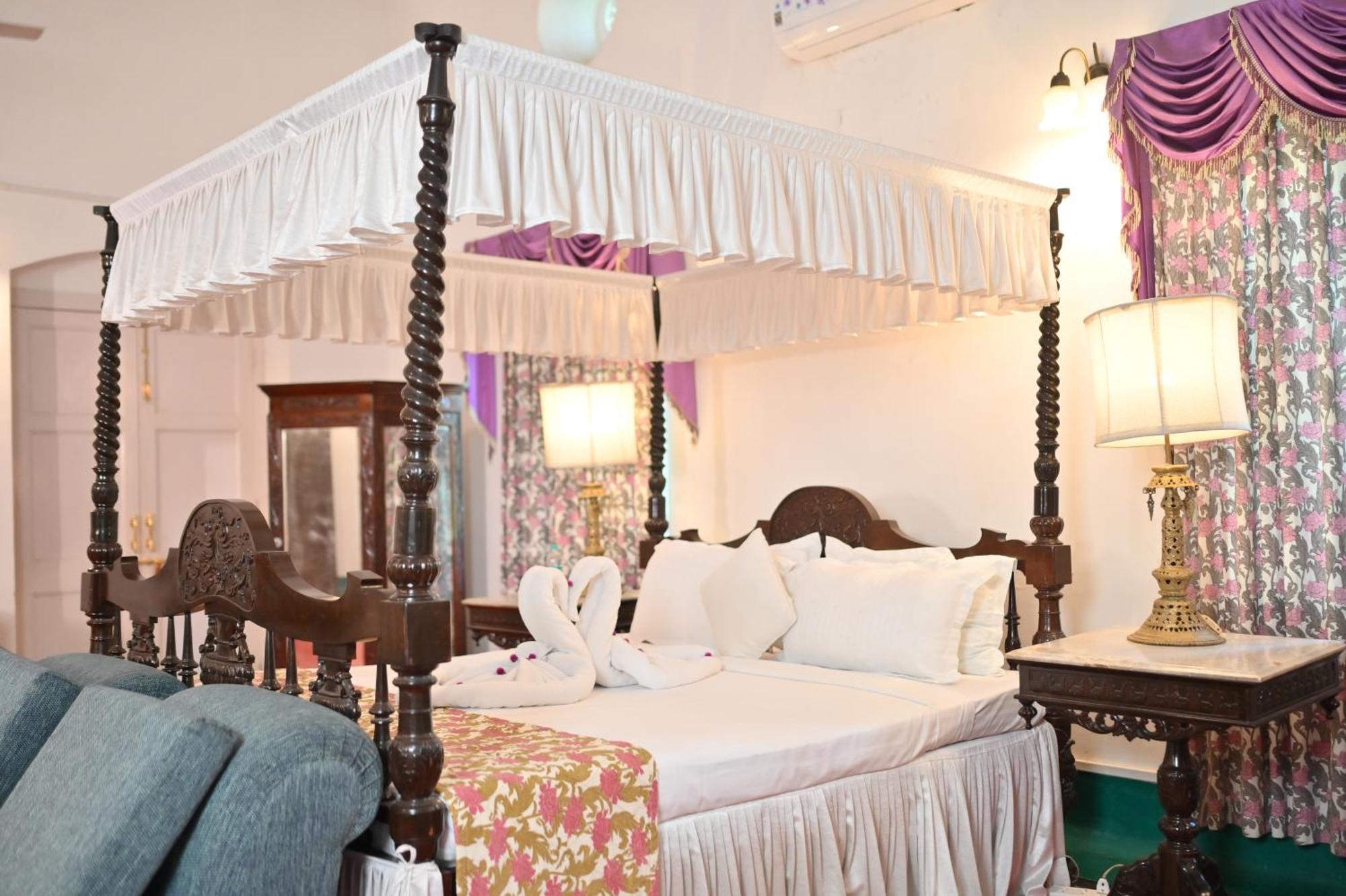 Thengal Manor Hotell Jorhāt Eksteriør bilde