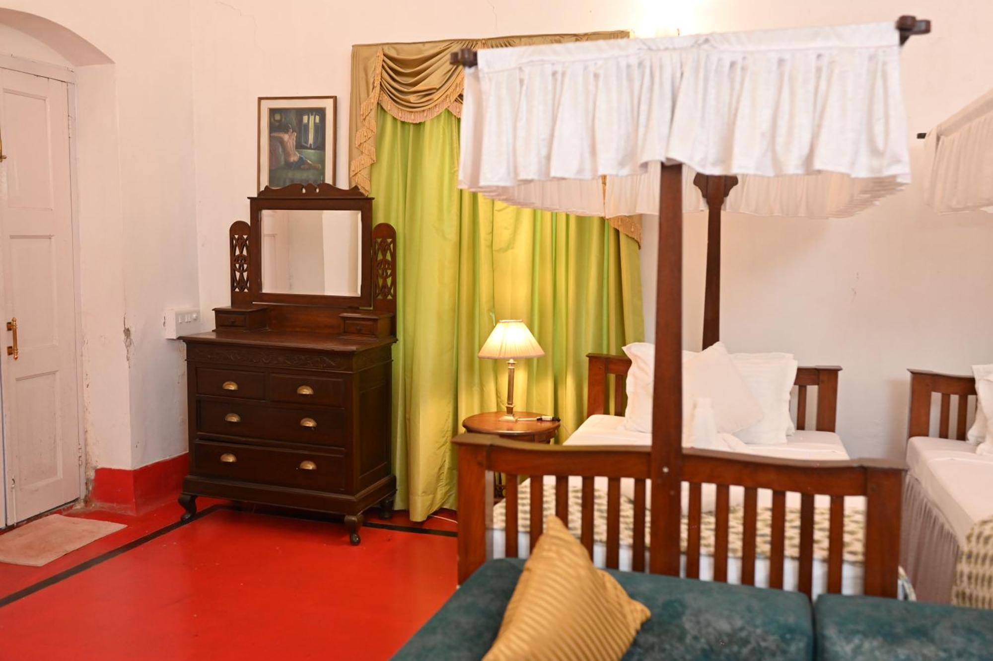 Thengal Manor Hotell Jorhāt Eksteriør bilde